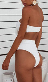 Top de bikini con lazo blanco